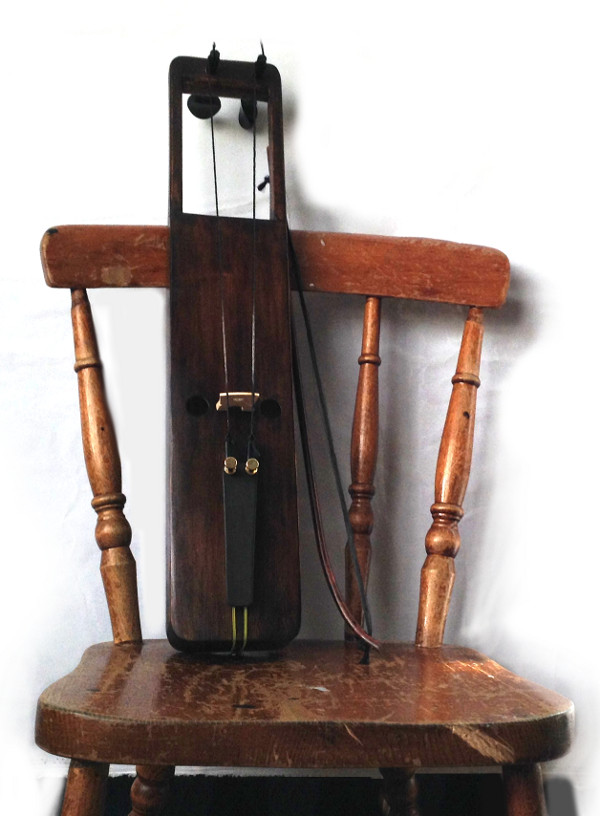 simple model gue on chair