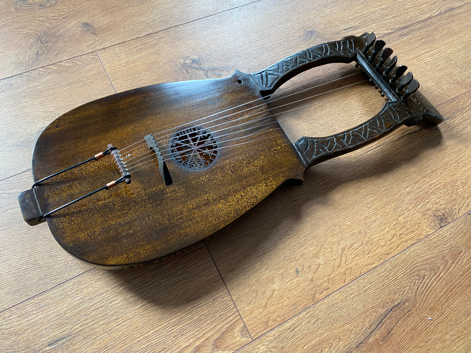 kravik lyre with vegvisir soundhole