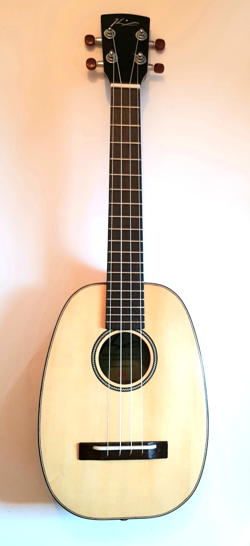 compact model Tenor with Pineapple concert size body