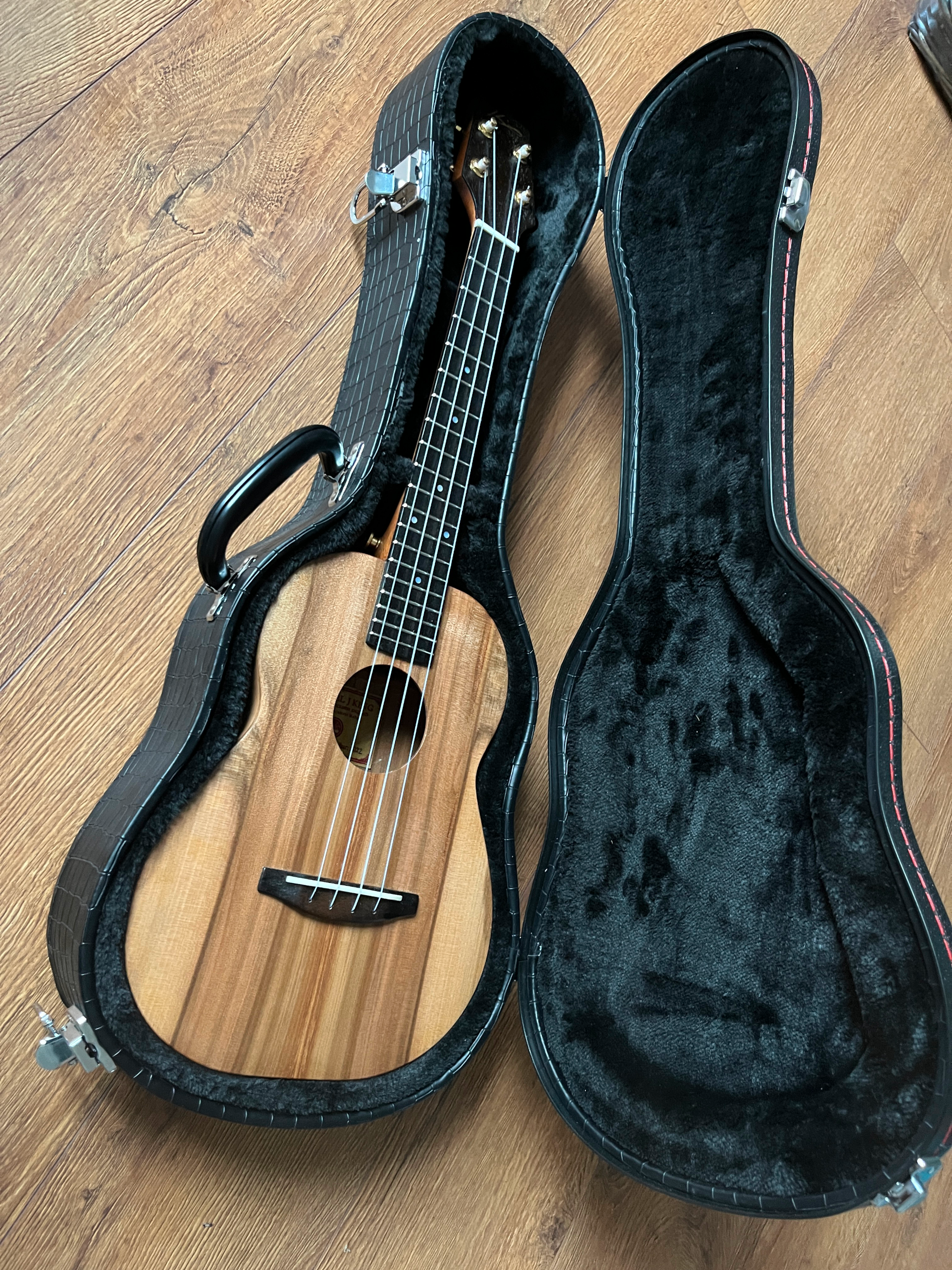 red gum and satin walnut tenor ukulele and case