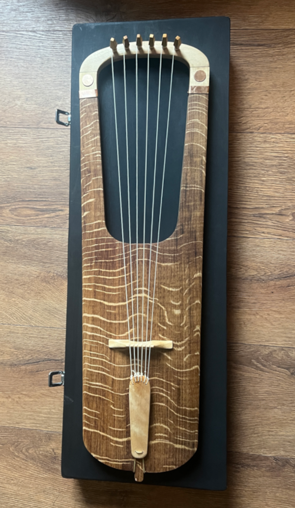 Snape model Lyre, 6 string Anglo-Saxon Lyre